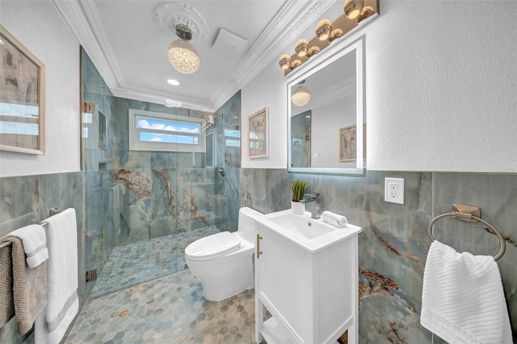 En Venta: $3,899,999 (5 camas, 4 baños, 5798 Pies cuadrados)