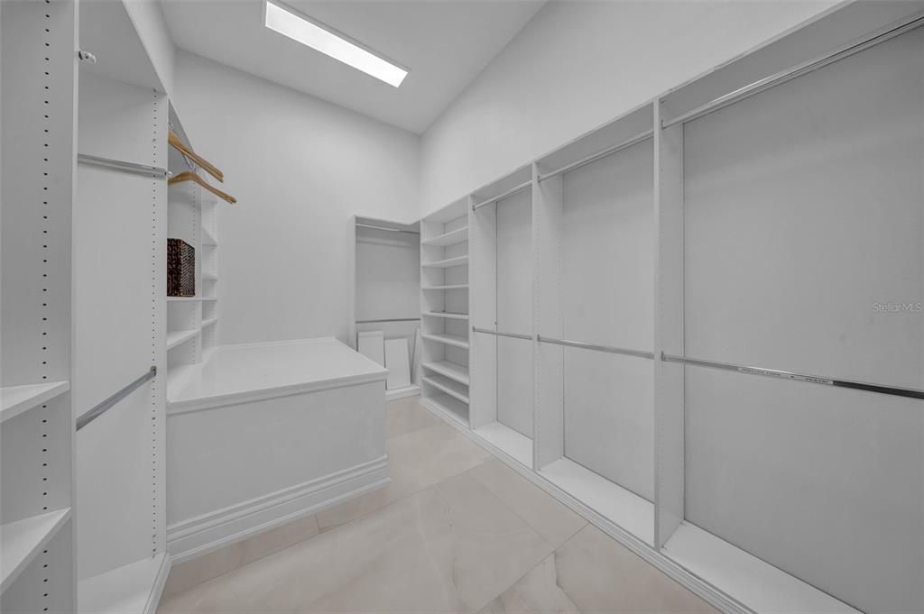 En Venta: $3,899,999 (5 camas, 4 baños, 5798 Pies cuadrados)