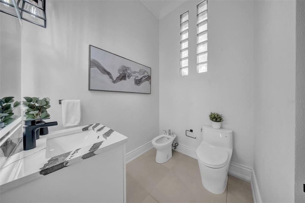 En Venta: $3,899,999 (5 camas, 4 baños, 5798 Pies cuadrados)