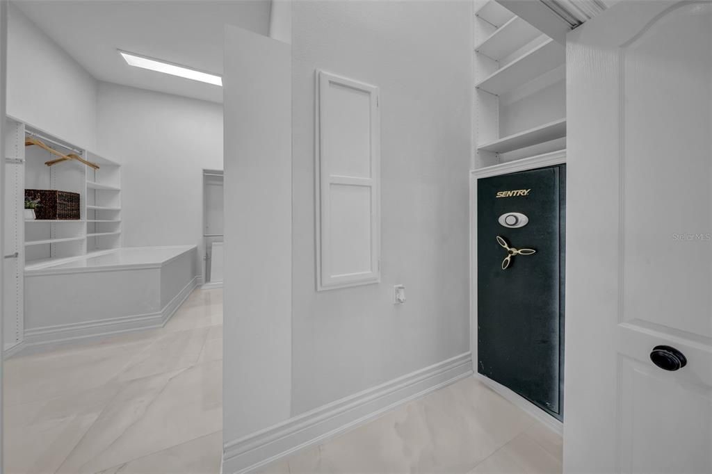 En Venta: $3,899,999 (5 camas, 4 baños, 5798 Pies cuadrados)