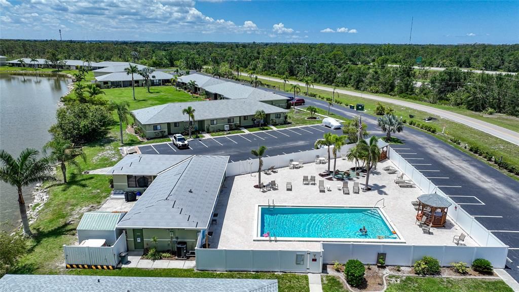 На продажу: $149,900 (2 спален, 2 ванн, 886 Квадратных фут)