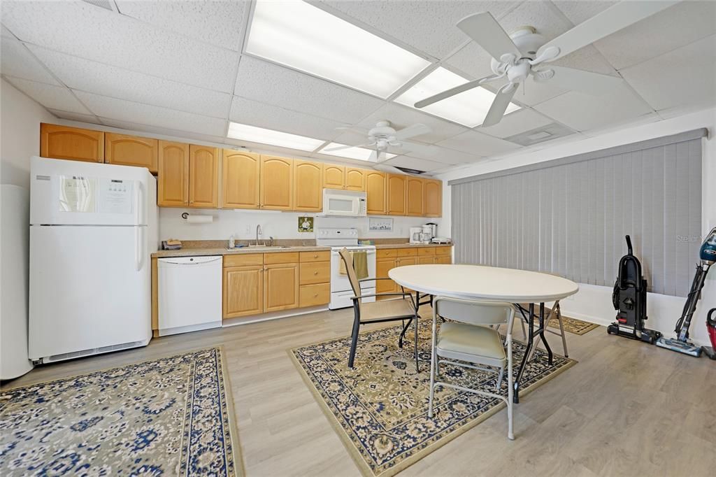 На продажу: $149,900 (2 спален, 2 ванн, 886 Квадратных фут)