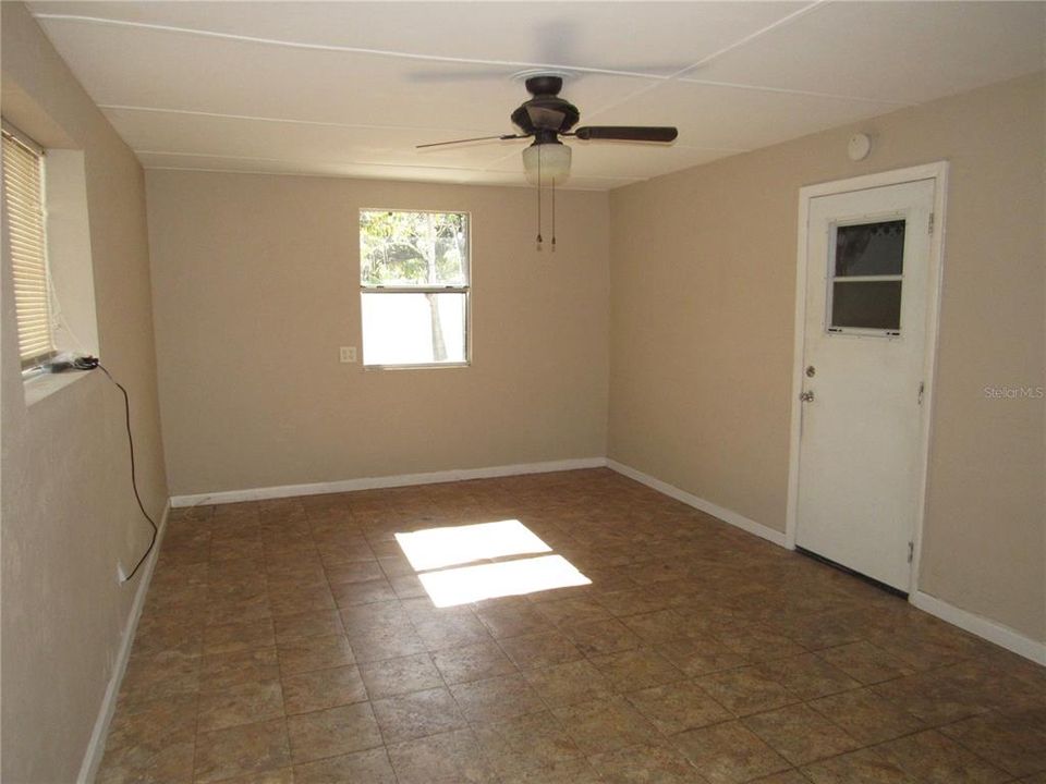 На продажу: $350,000 (3 спален, 2 ванн, 1776 Квадратных фут)