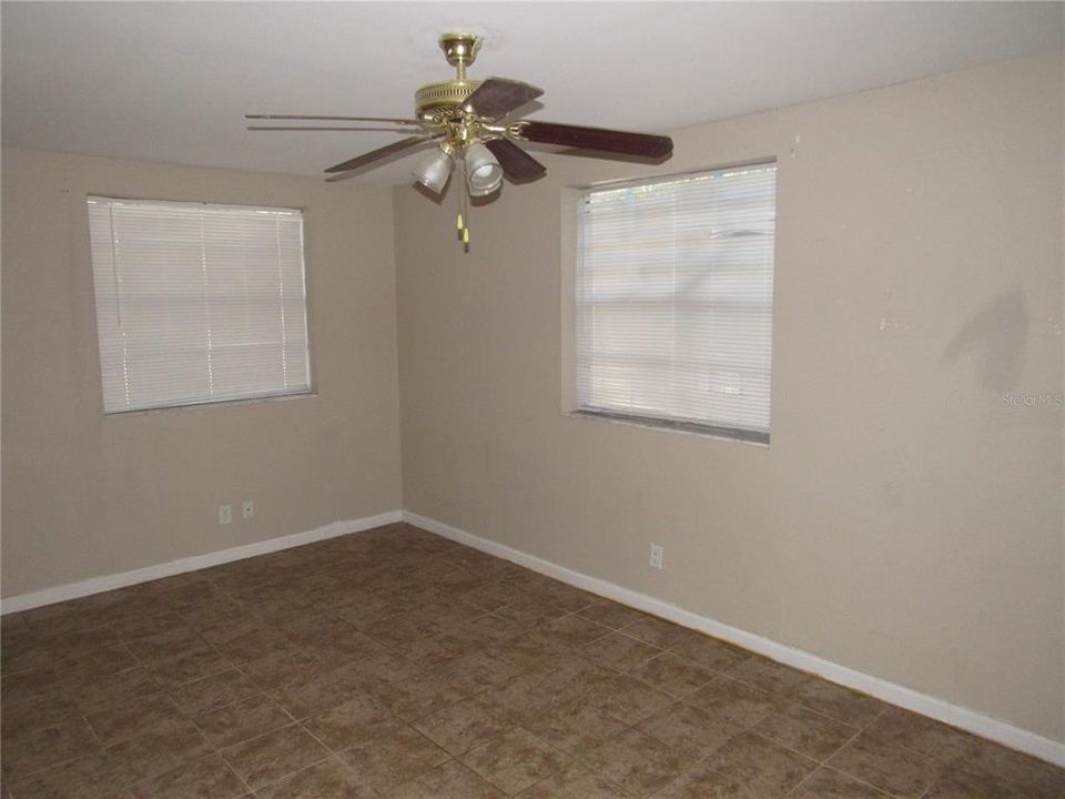 На продажу: $350,000 (3 спален, 2 ванн, 1776 Квадратных фут)