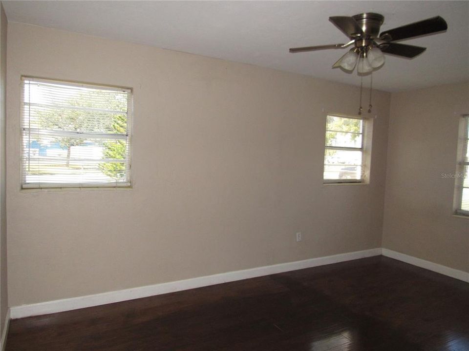 На продажу: $350,000 (3 спален, 2 ванн, 1776 Квадратных фут)