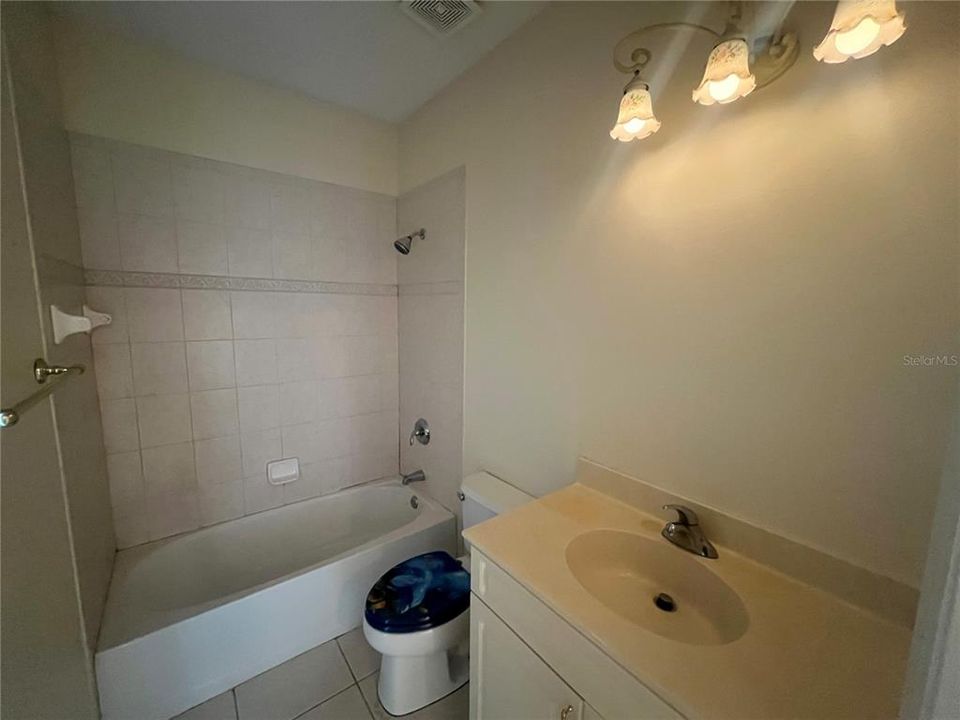 На продажу: $335,000 (4 спален, 2 ванн, 2156 Квадратных фут)