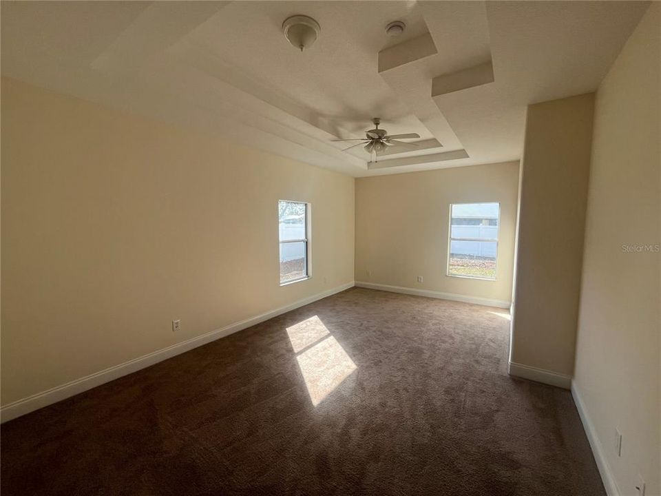 На продажу: $335,000 (4 спален, 2 ванн, 2156 Квадратных фут)