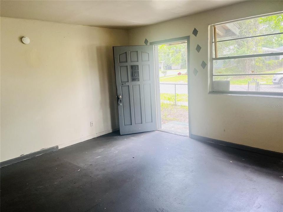 В аренду: $850 (2 спален, 1 ванн, 768 Квадратных фут)