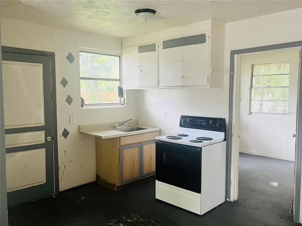 В аренду: $850 (2 спален, 1 ванн, 768 Квадратных фут)