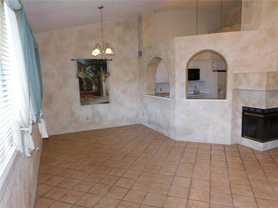 For Sale: $200,000 (2 beds, 2 baths, 1342 Square Feet)