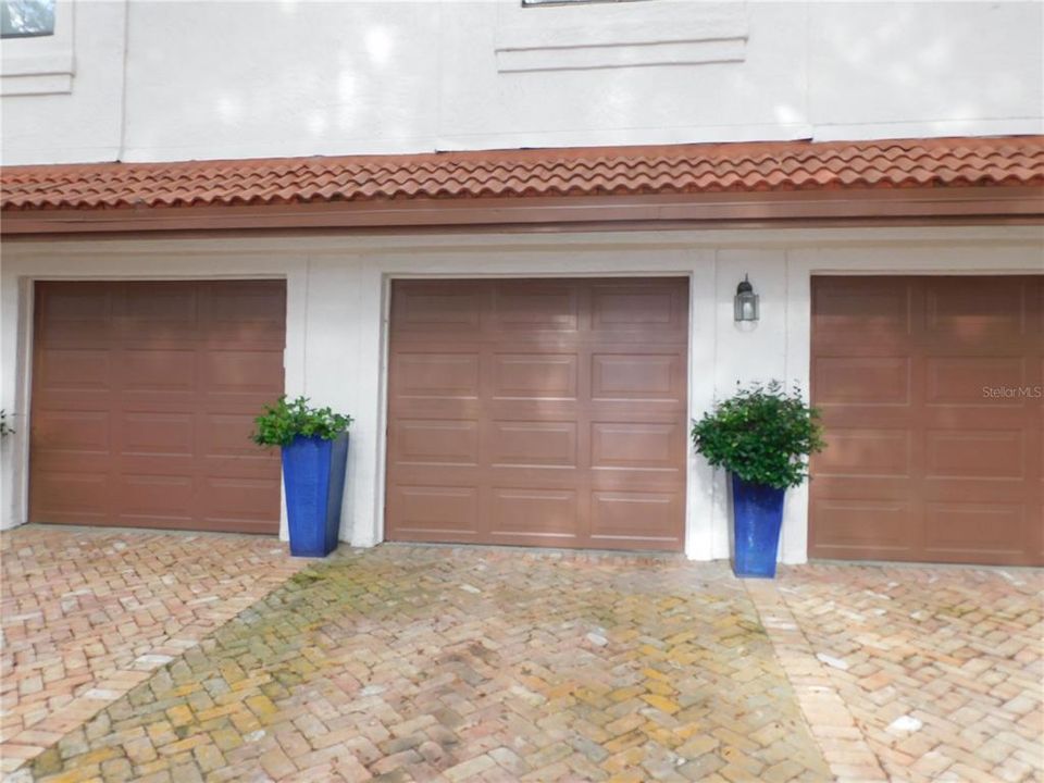 For Sale: $200,000 (2 beds, 2 baths, 1342 Square Feet)