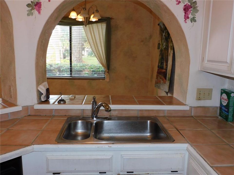 For Sale: $200,000 (2 beds, 2 baths, 1342 Square Feet)