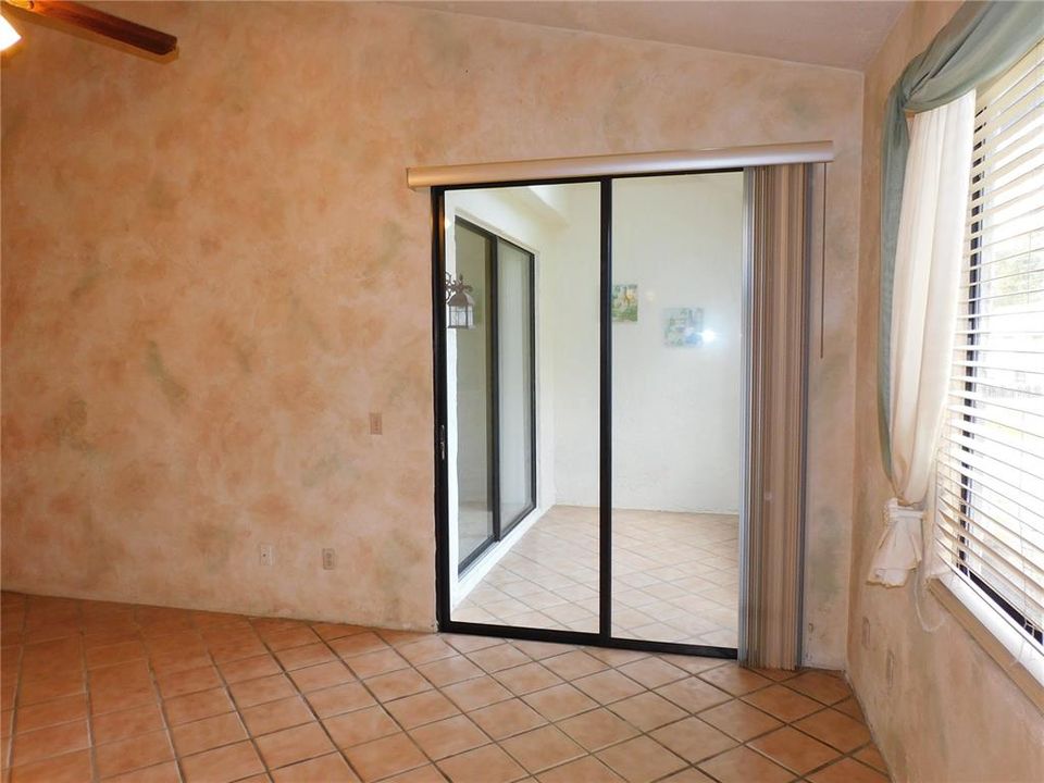 For Sale: $200,000 (2 beds, 2 baths, 1342 Square Feet)