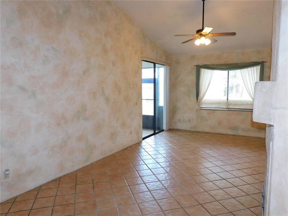 For Sale: $200,000 (2 beds, 2 baths, 1342 Square Feet)