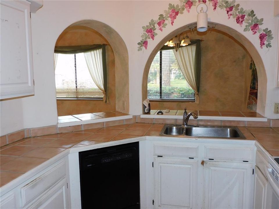 For Sale: $200,000 (2 beds, 2 baths, 1342 Square Feet)