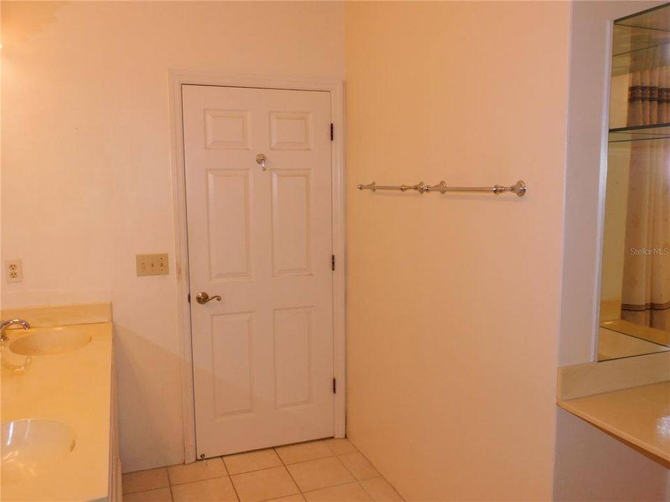 For Sale: $200,000 (2 beds, 2 baths, 1342 Square Feet)