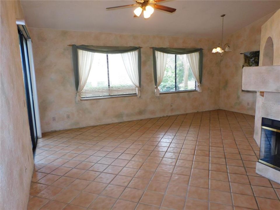 For Sale: $200,000 (2 beds, 2 baths, 1342 Square Feet)