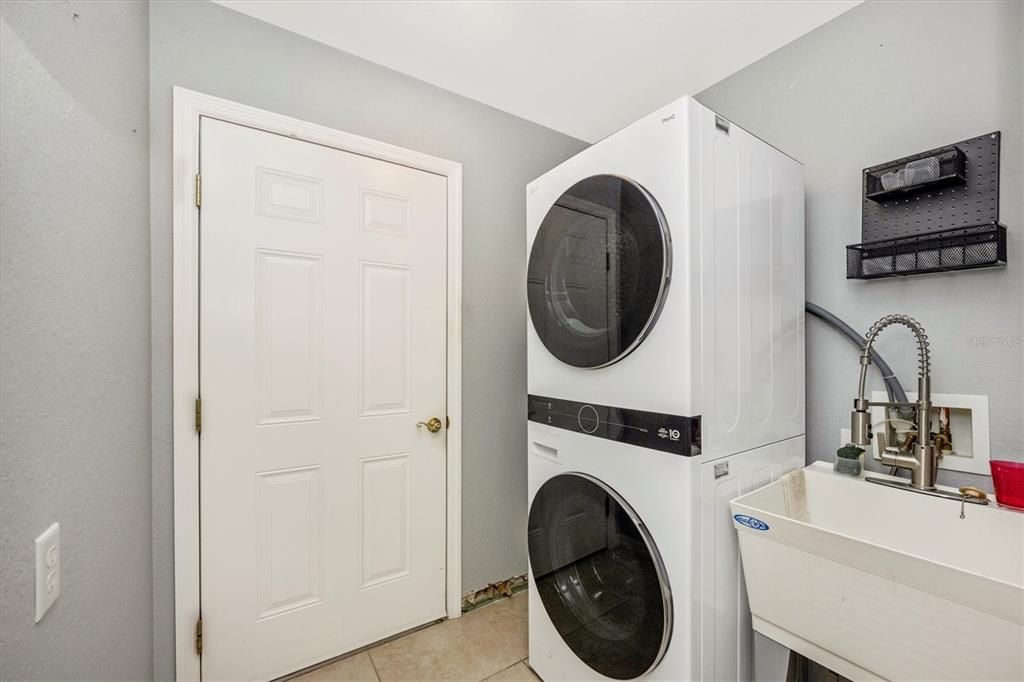 En Venta: $350,000 (3 camas, 2 baños, 2048 Pies cuadrados)