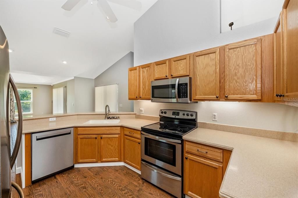 En Venta: $350,000 (3 camas, 2 baños, 2048 Pies cuadrados)