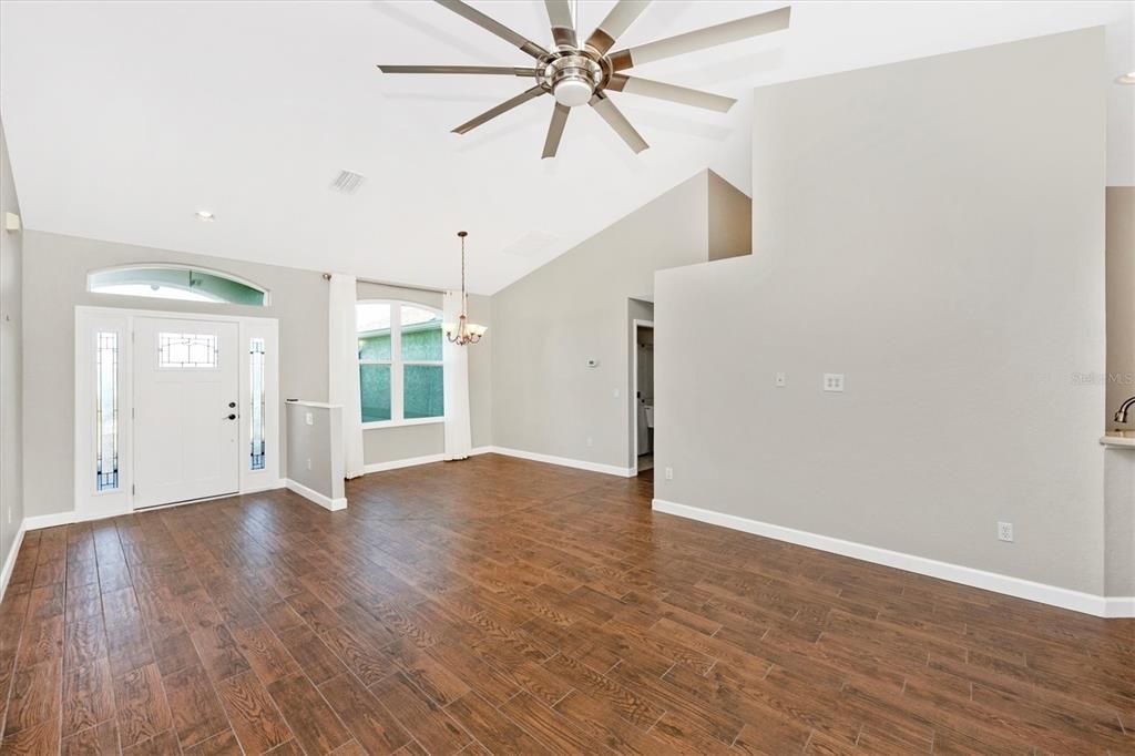 En Venta: $350,000 (3 camas, 2 baños, 2048 Pies cuadrados)