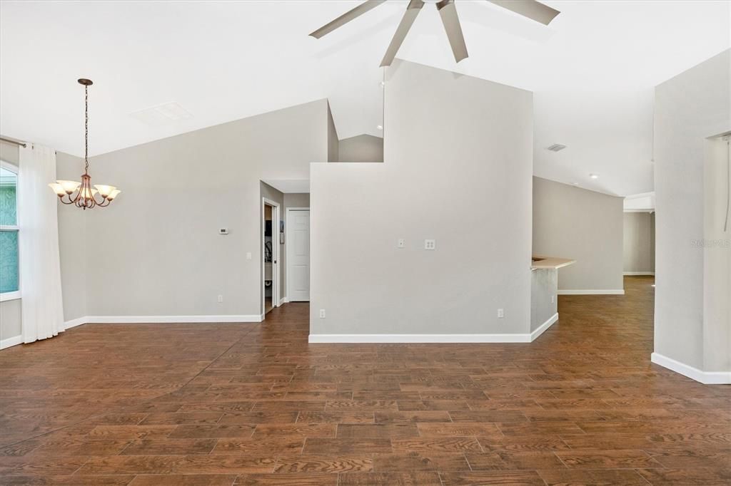 En Venta: $350,000 (3 camas, 2 baños, 2048 Pies cuadrados)