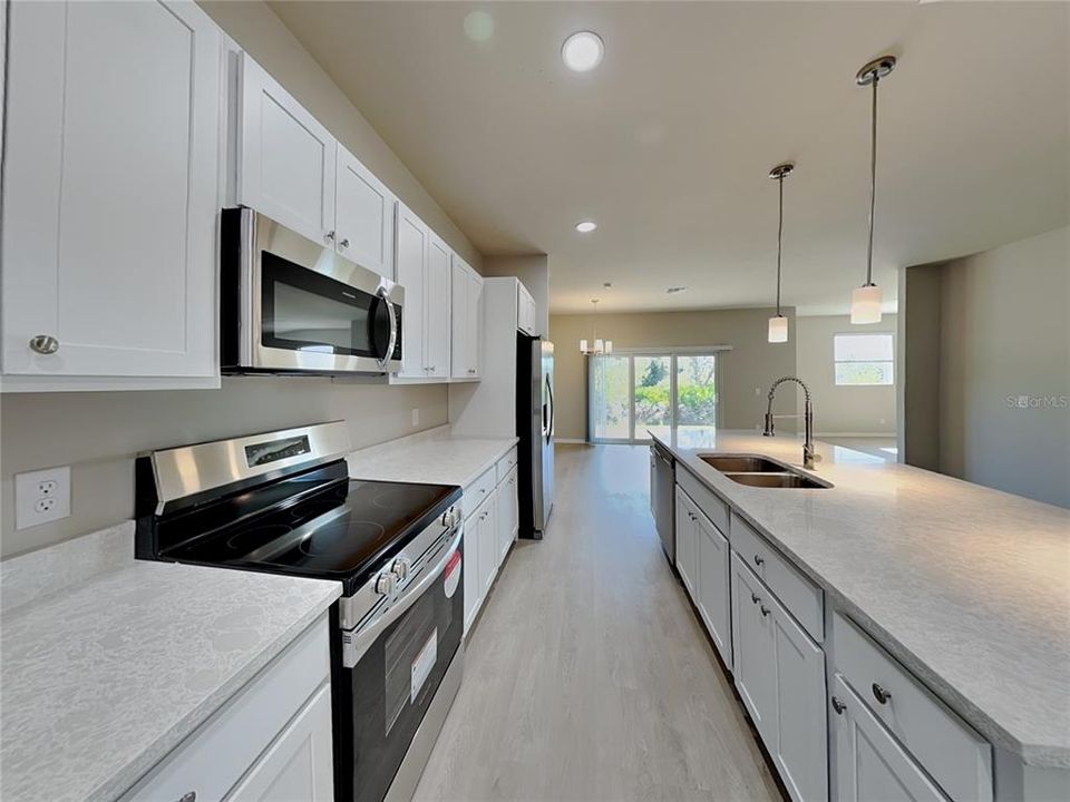 待售: $309,900 (4 贝兹, 2 浴室, 1921 平方英尺)