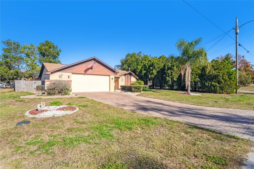 For Sale: $320,000 (2 beds, 2 baths, 1514 Square Feet)