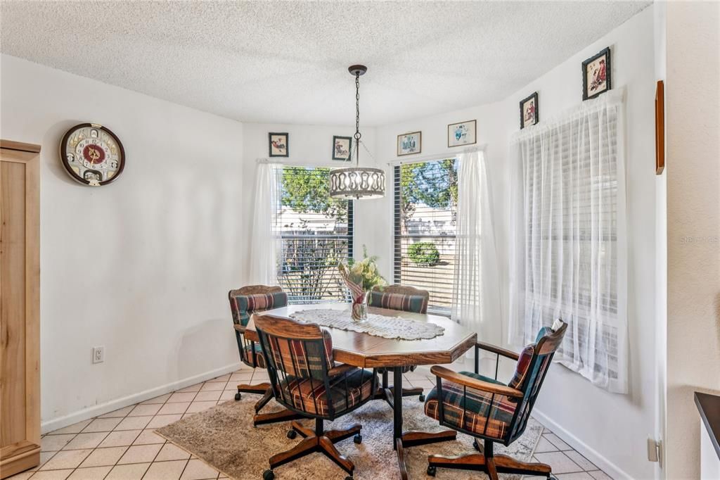 For Sale: $320,000 (2 beds, 2 baths, 1514 Square Feet)