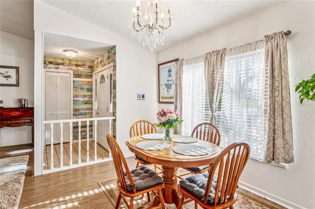 For Sale: $320,000 (2 beds, 2 baths, 1514 Square Feet)