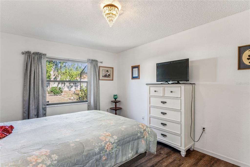 For Sale: $320,000 (2 beds, 2 baths, 1514 Square Feet)