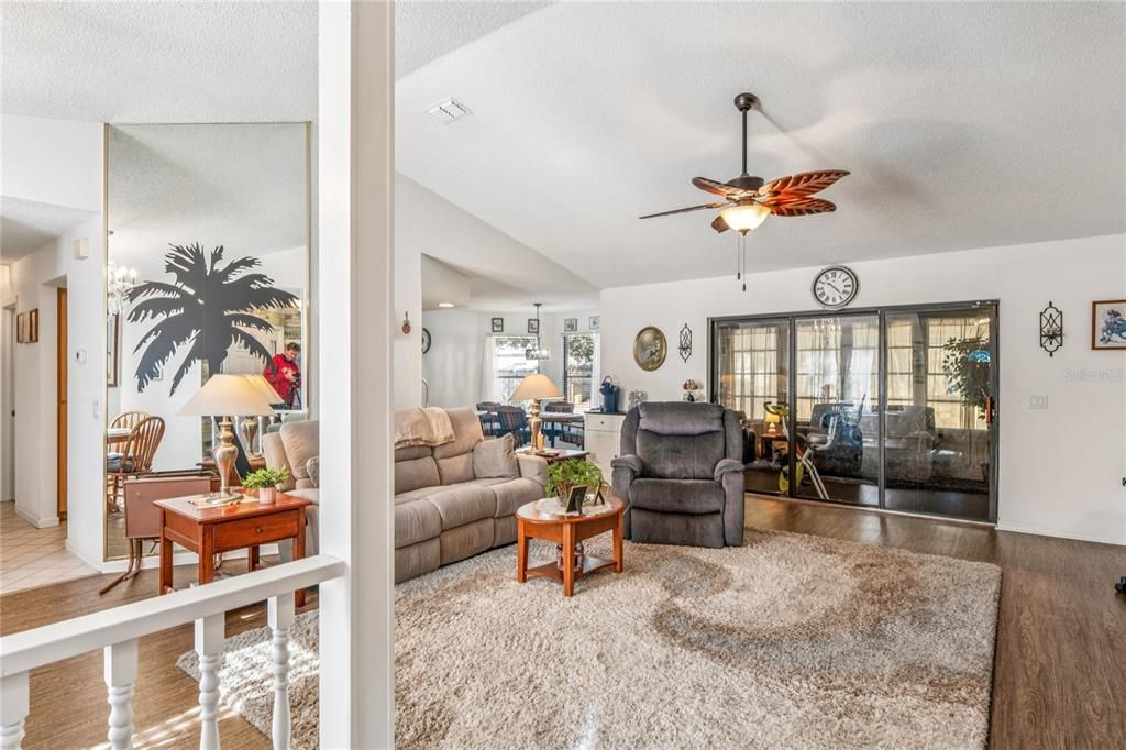 For Sale: $320,000 (2 beds, 2 baths, 1514 Square Feet)