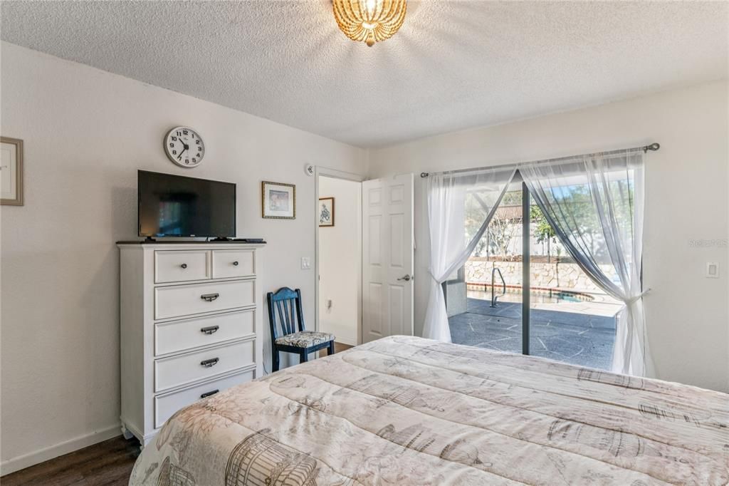 For Sale: $320,000 (2 beds, 2 baths, 1514 Square Feet)