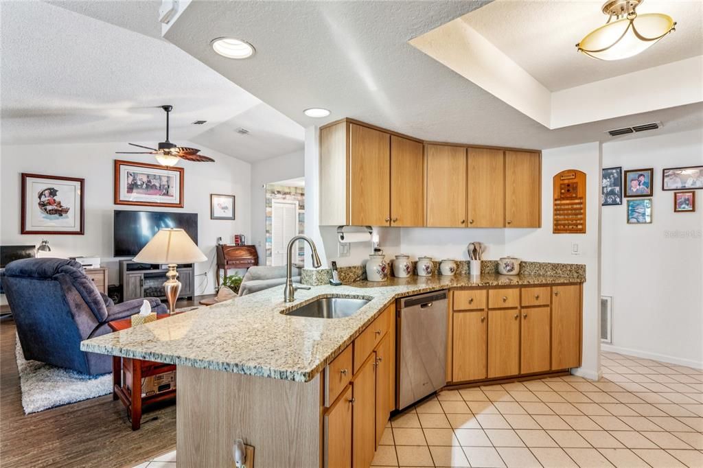 For Sale: $320,000 (2 beds, 2 baths, 1514 Square Feet)