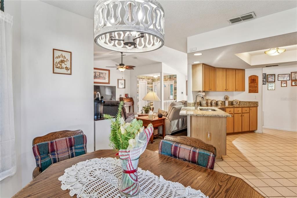 For Sale: $320,000 (2 beds, 2 baths, 1514 Square Feet)