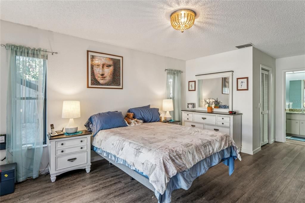 For Sale: $320,000 (2 beds, 2 baths, 1514 Square Feet)