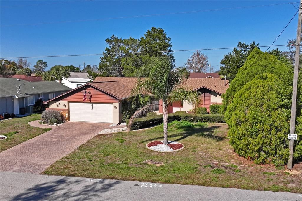 For Sale: $320,000 (2 beds, 2 baths, 1514 Square Feet)