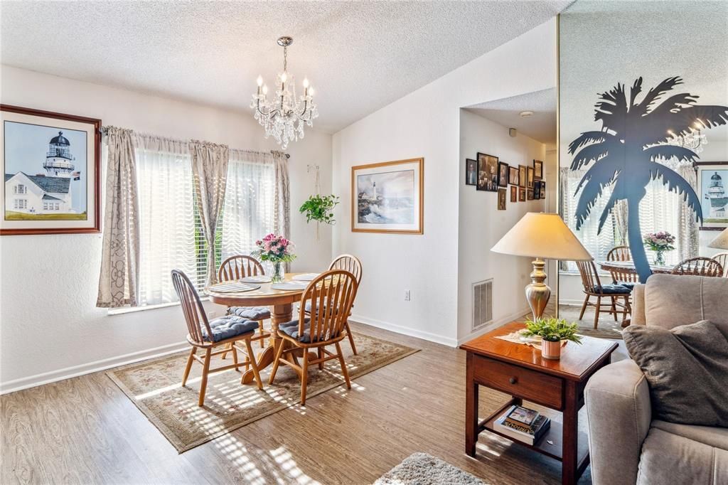 For Sale: $320,000 (2 beds, 2 baths, 1514 Square Feet)