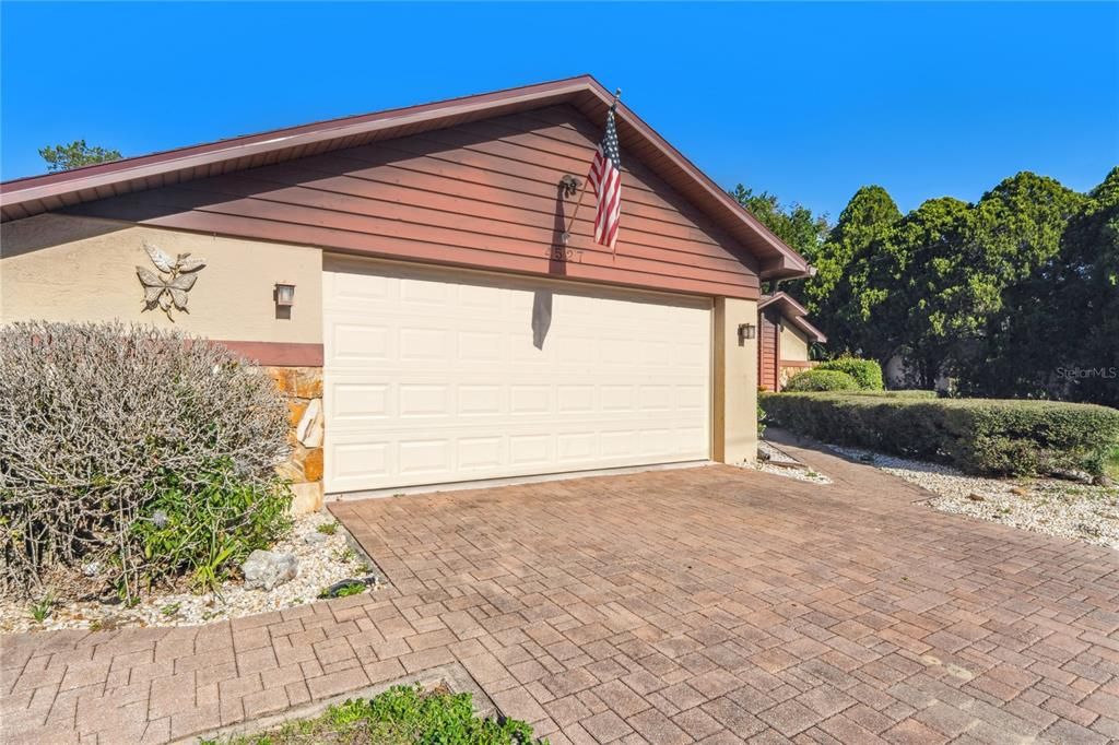 For Sale: $320,000 (2 beds, 2 baths, 1514 Square Feet)