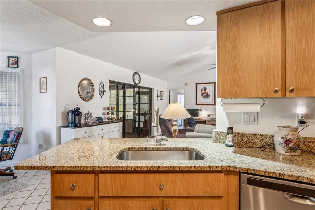 For Sale: $320,000 (2 beds, 2 baths, 1514 Square Feet)