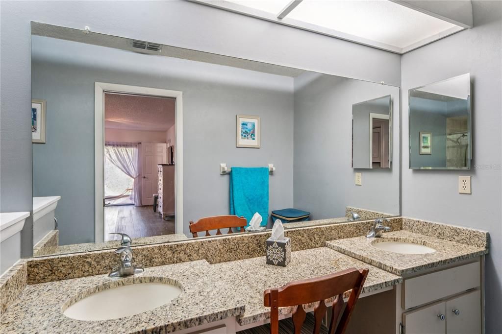 For Sale: $320,000 (2 beds, 2 baths, 1514 Square Feet)