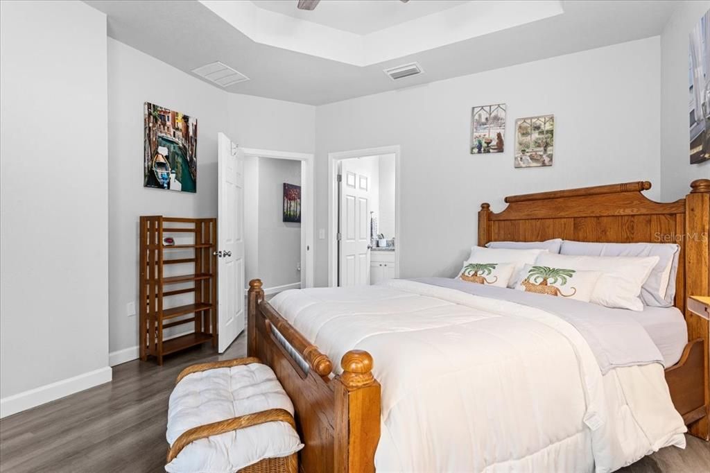 На продажу: $249,900 (3 спален, 2 ванн, 1330 Квадратных фут)