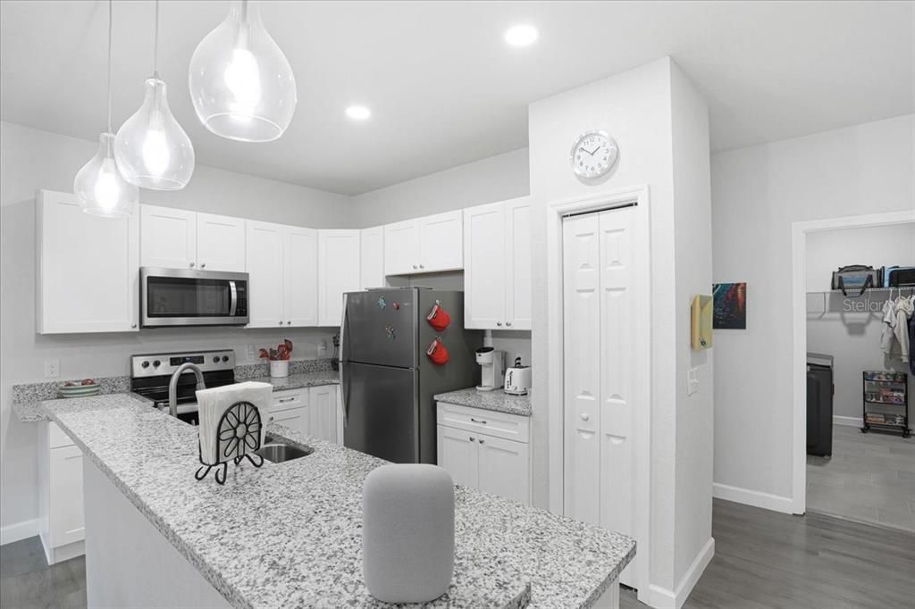 На продажу: $249,900 (3 спален, 2 ванн, 1330 Квадратных фут)