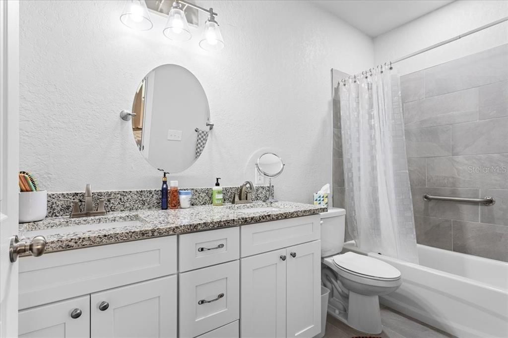 На продажу: $249,900 (3 спален, 2 ванн, 1330 Квадратных фут)