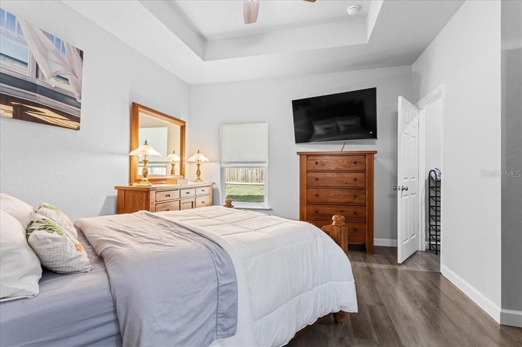 На продажу: $249,900 (3 спален, 2 ванн, 1330 Квадратных фут)