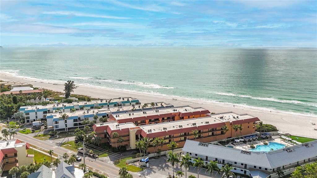 For Sale: $2,299,000 (3 beds, 2 baths, 1830 Square Feet)