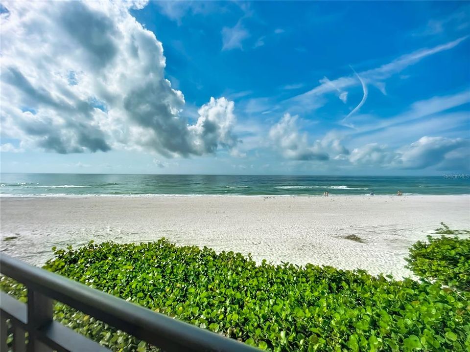 For Sale: $2,299,000 (3 beds, 2 baths, 1830 Square Feet)