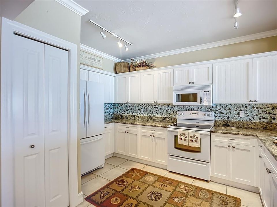 For Sale: $2,299,000 (3 beds, 2 baths, 1830 Square Feet)