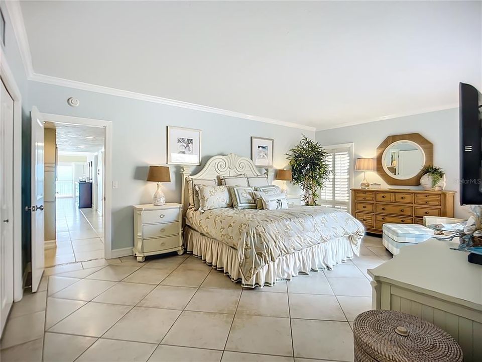 For Sale: $2,299,000 (3 beds, 2 baths, 1830 Square Feet)