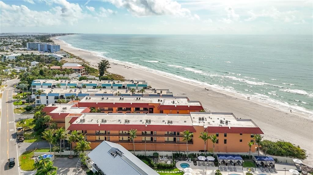 For Sale: $2,299,000 (3 beds, 2 baths, 1830 Square Feet)