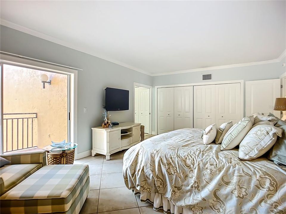 For Sale: $2,299,000 (3 beds, 2 baths, 1830 Square Feet)